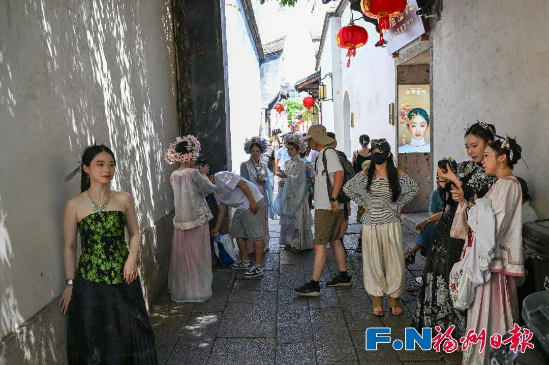 圈营业额涨了……这个假期福州上大分！AG真人网游客增加、文创品卖爆、商(图5)